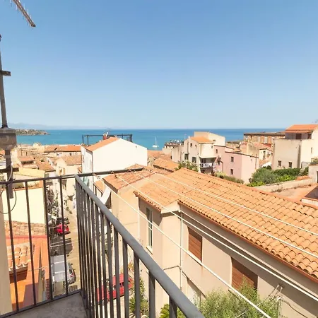 Domus Aurea San Vito House アパート