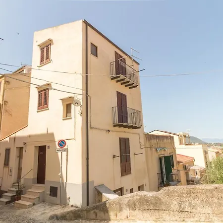 Domus Aurea San Vito House 切法卢